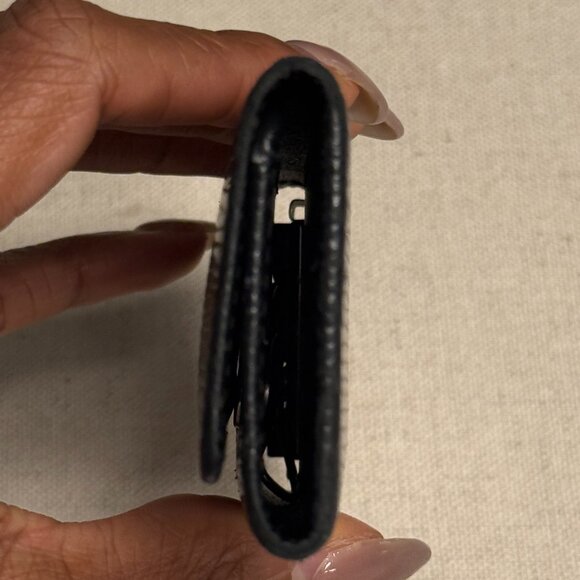 Louis Vuitton Epi Leather 4 Key Holder - Picture 10 of 12